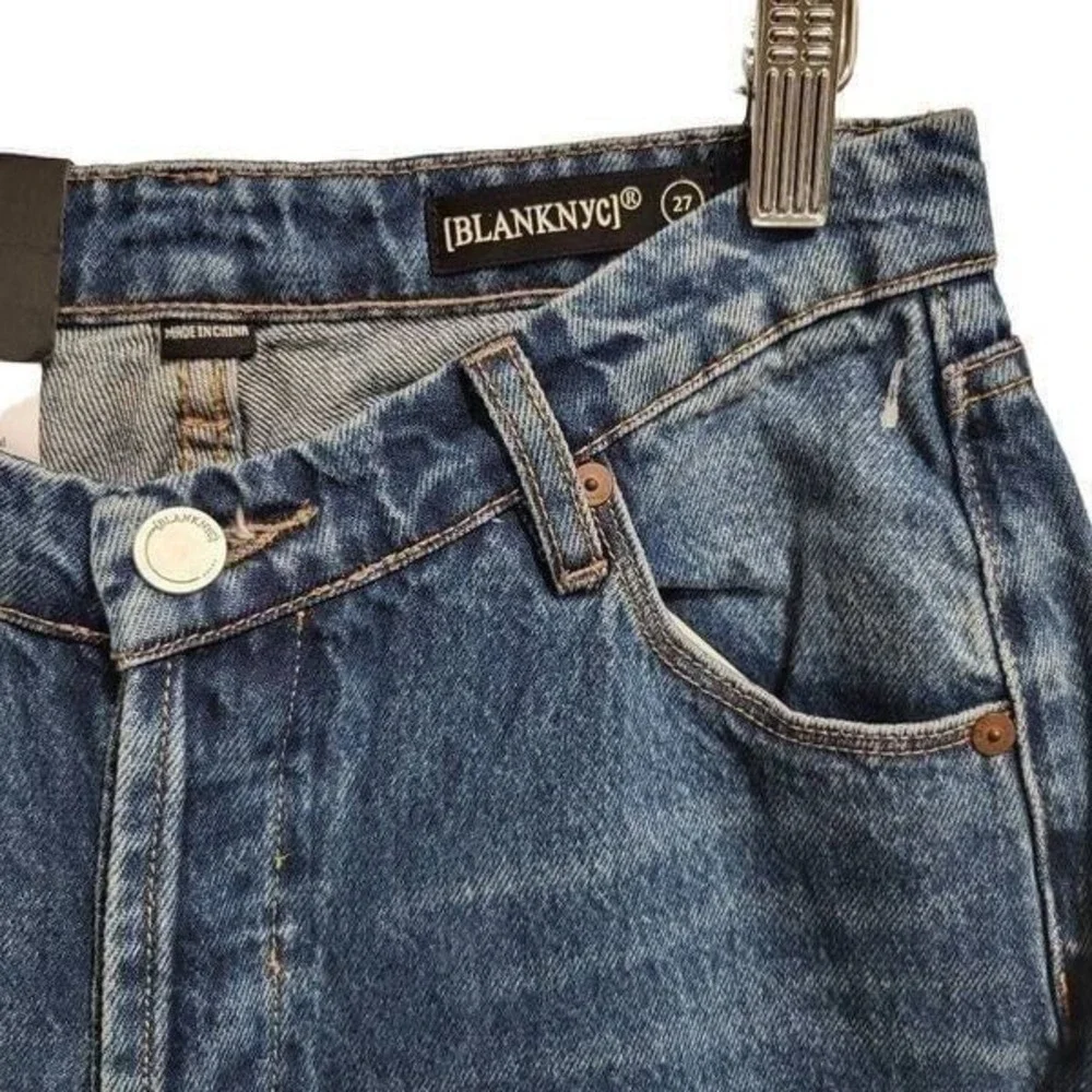 Blank NYC
V-front Baxter fit 
In my Head Straight Leg Jean - Picture 7 of 10